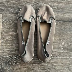 Vans slip on sneakers in gray size 8 women’s